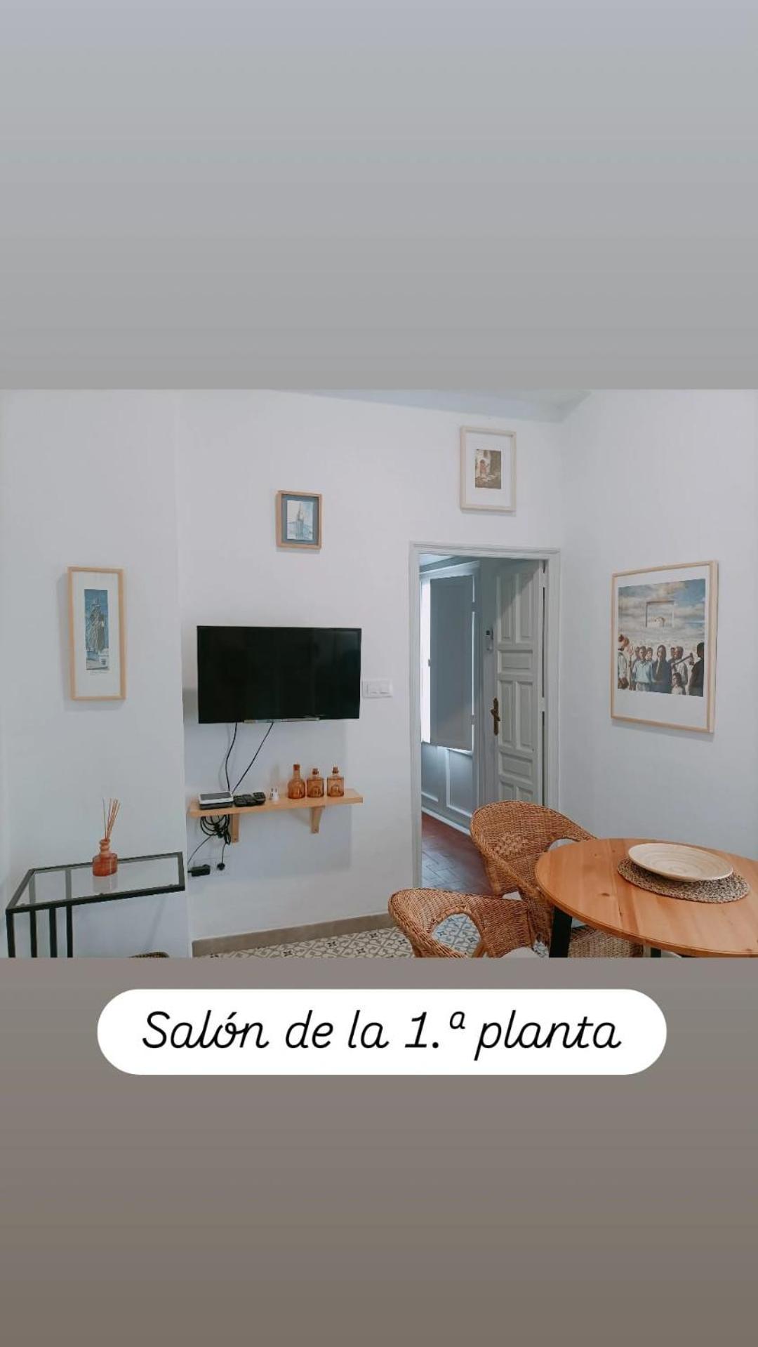 En La Plaza Dona Elvira, 7 * Seville